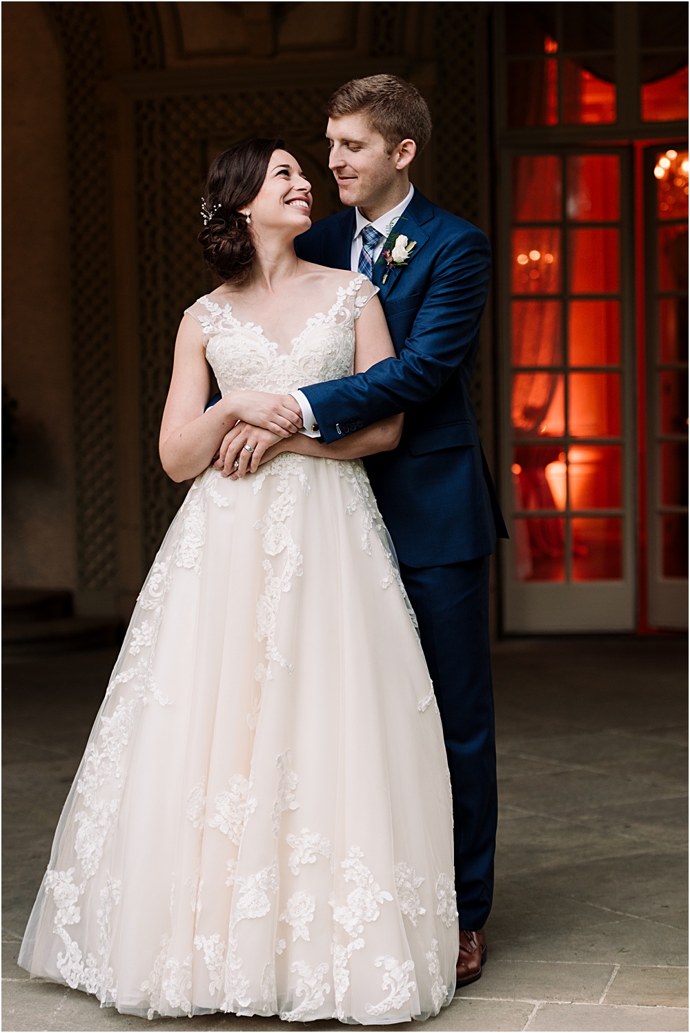 bride and groom in Glen Manor portico